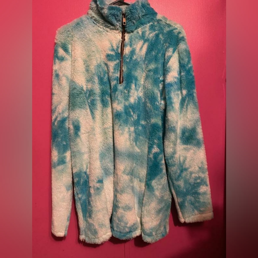 NWOT Blue Tye Dye Fuzzy Shirt.  Large